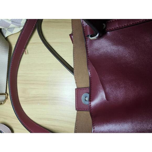 Kelly & Katie Elegant Burgundy Tote Bag - Stylish and Spacious - Picture 5 of 8